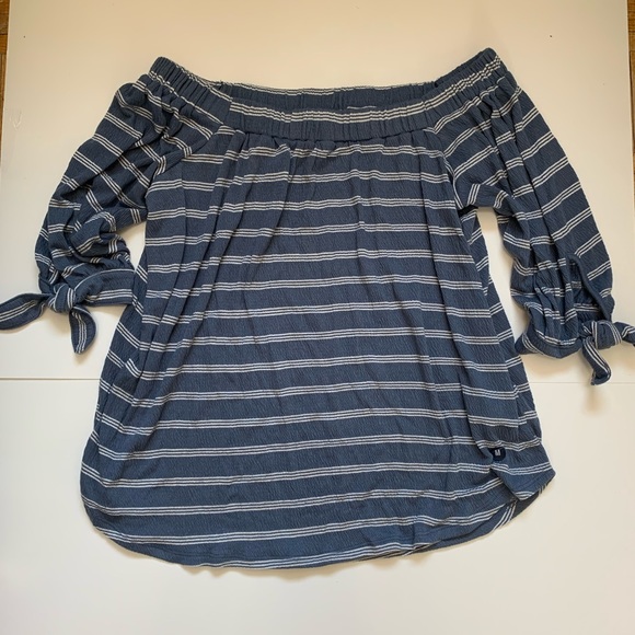 NWT - Abercrombie & Fitch Blue Striped Top Size M - Picture 1 of 4